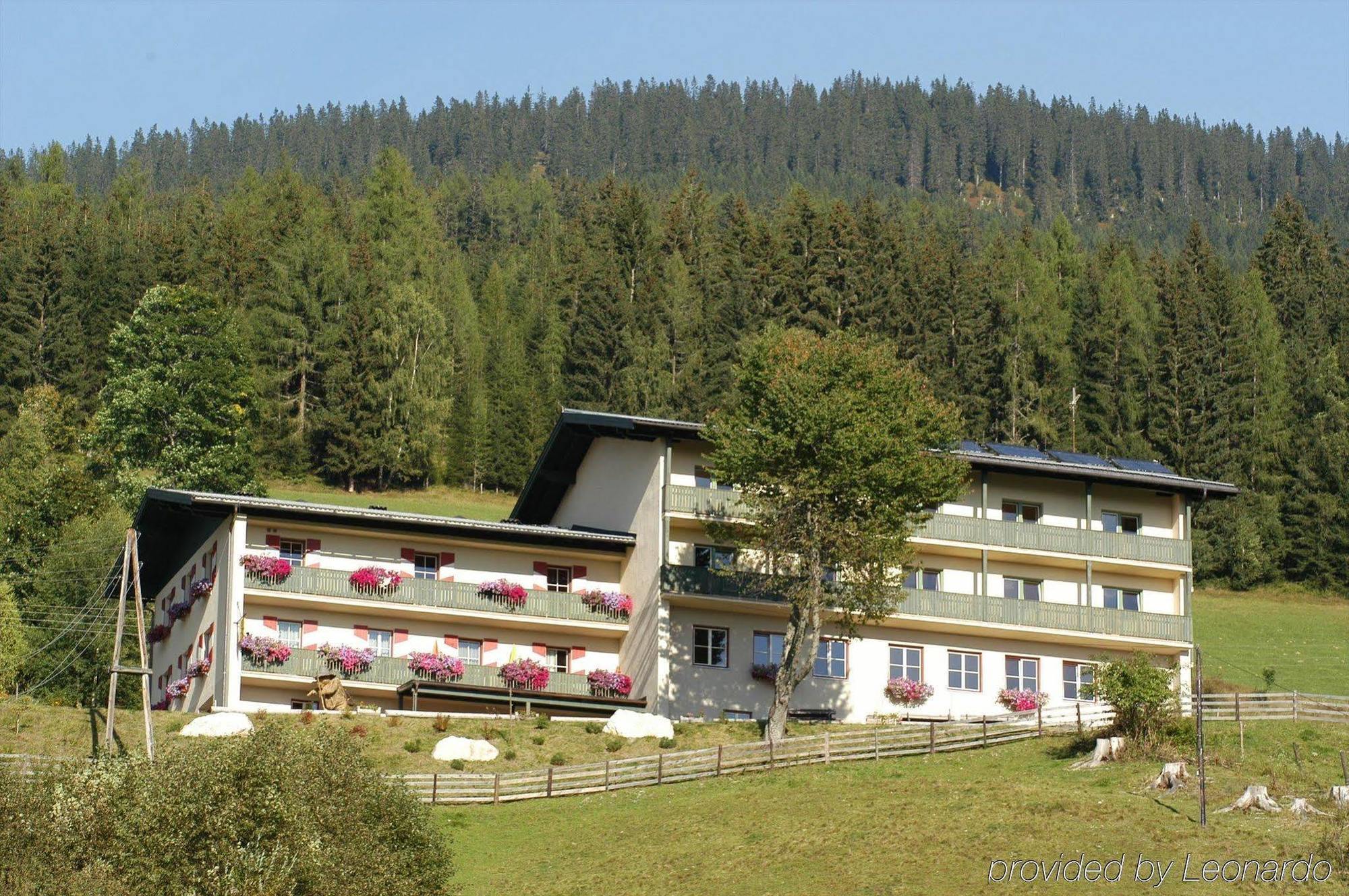 Jufa St. Martin Hotel Sankt Martin am Tennengebirge Exterior photo